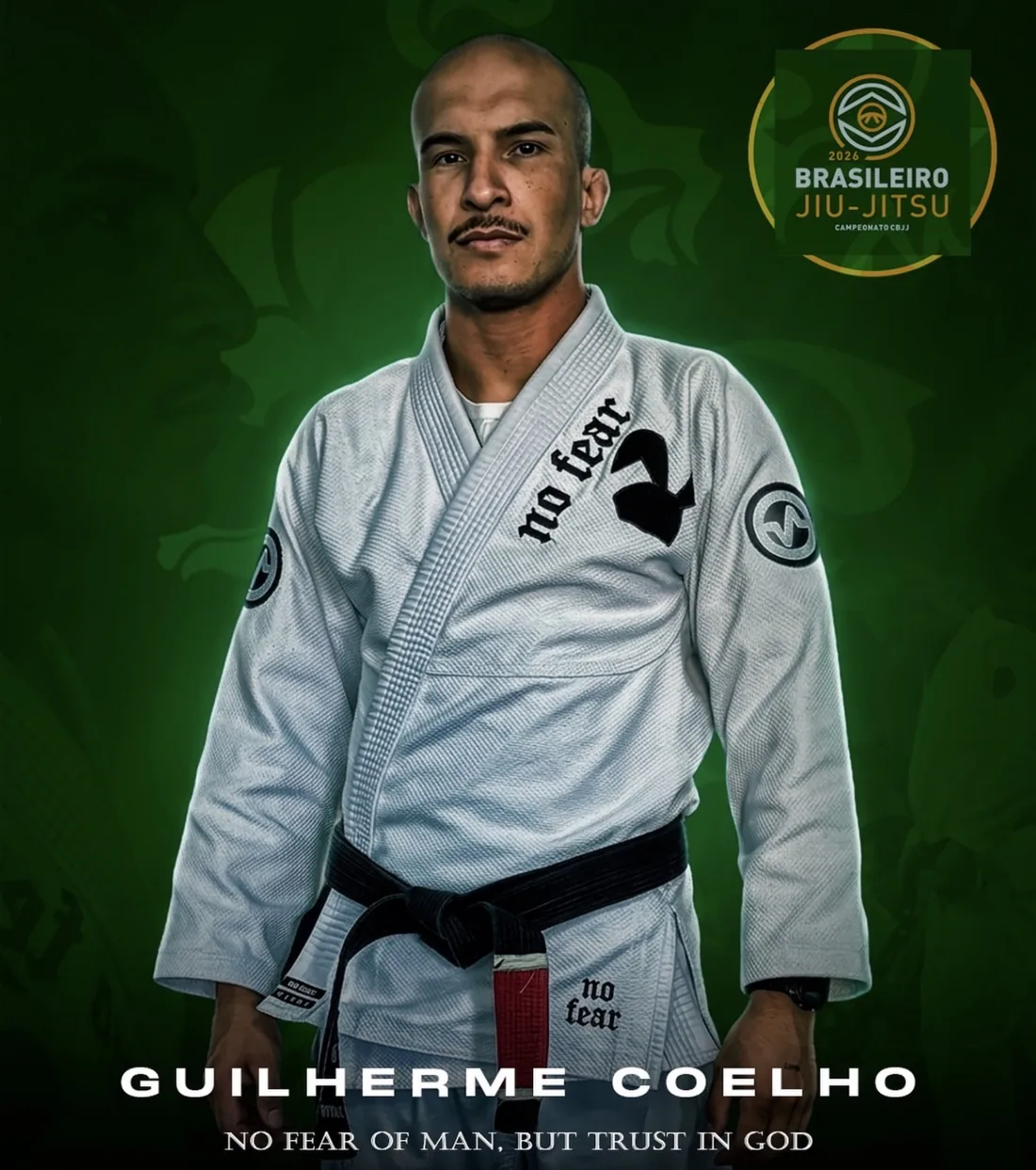 Guilherme Coelho, professor do Coelho Dojô, de kimono branco e faixa preta